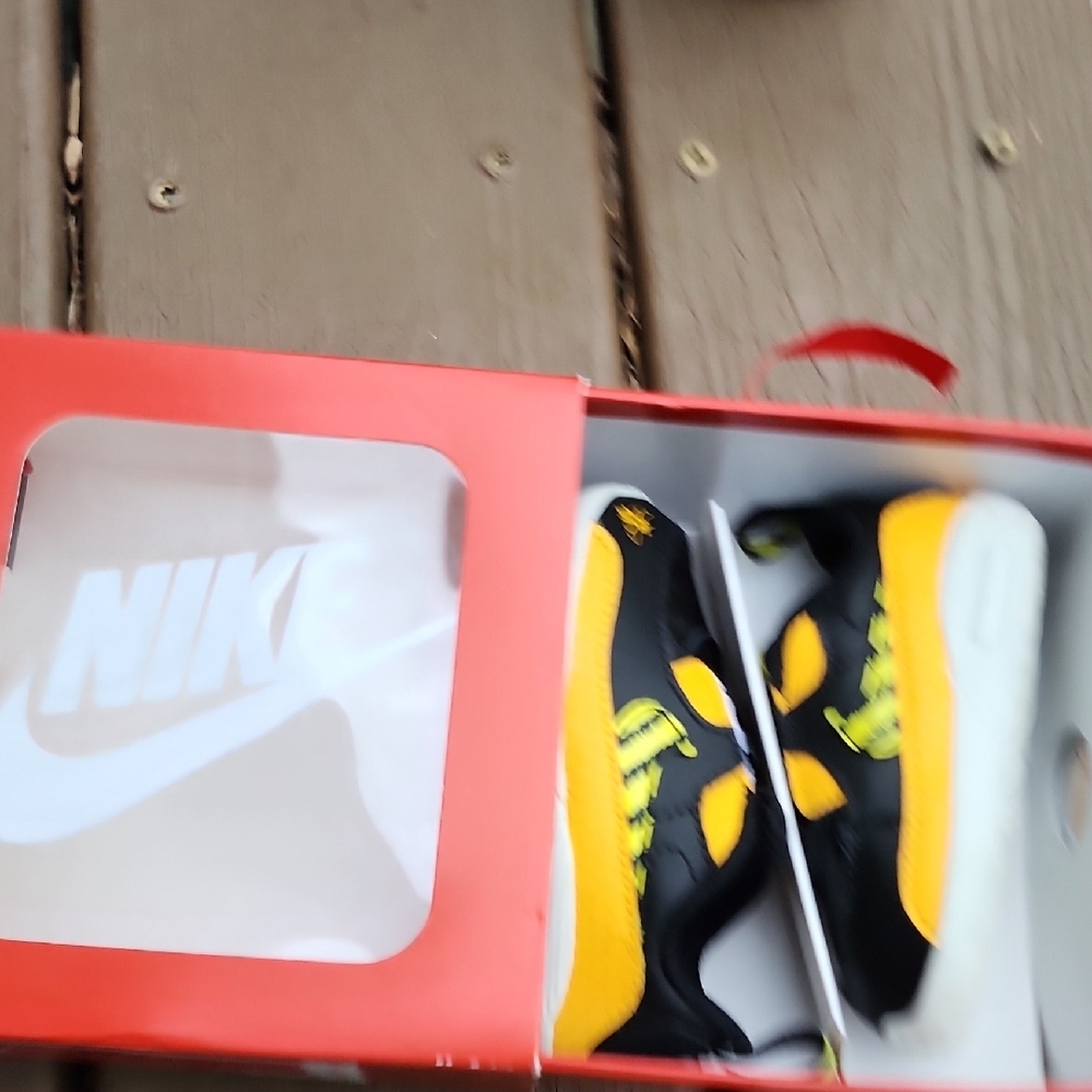 Nike Black and Yellow Sneakers‎